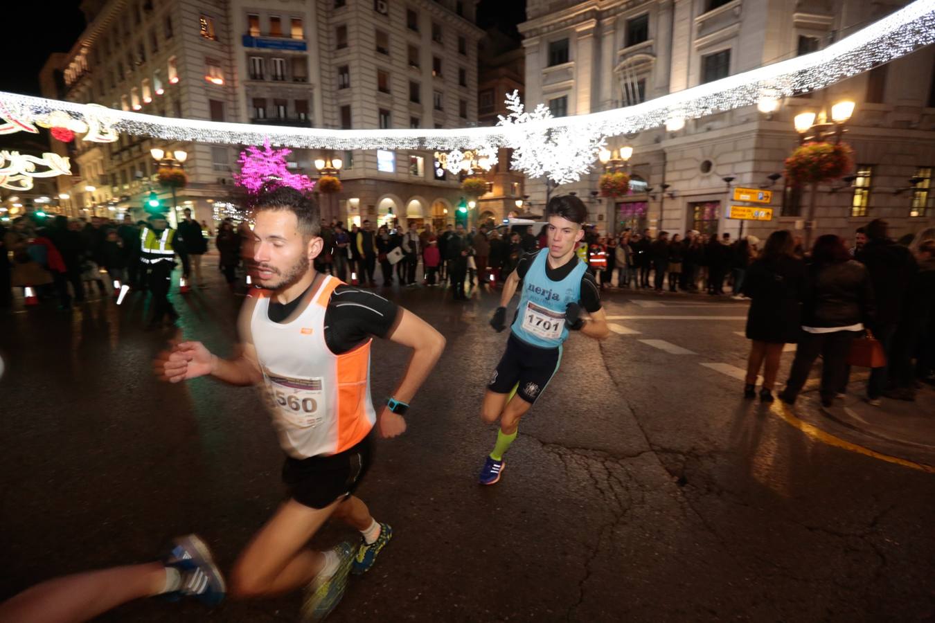 El centro de la capital se viste de fiesta para correr los 5 kilómetros de la XXVI Carrera Nocturna Solidaria