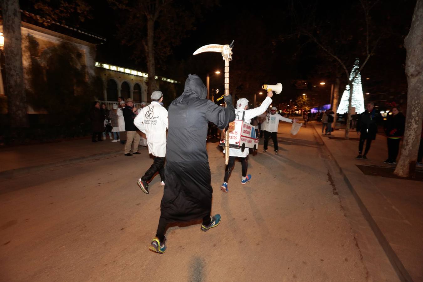 El centro de la capital se viste de fiesta para correr los 5 kilómetros de la XXVI Carrera Nocturna Solidaria