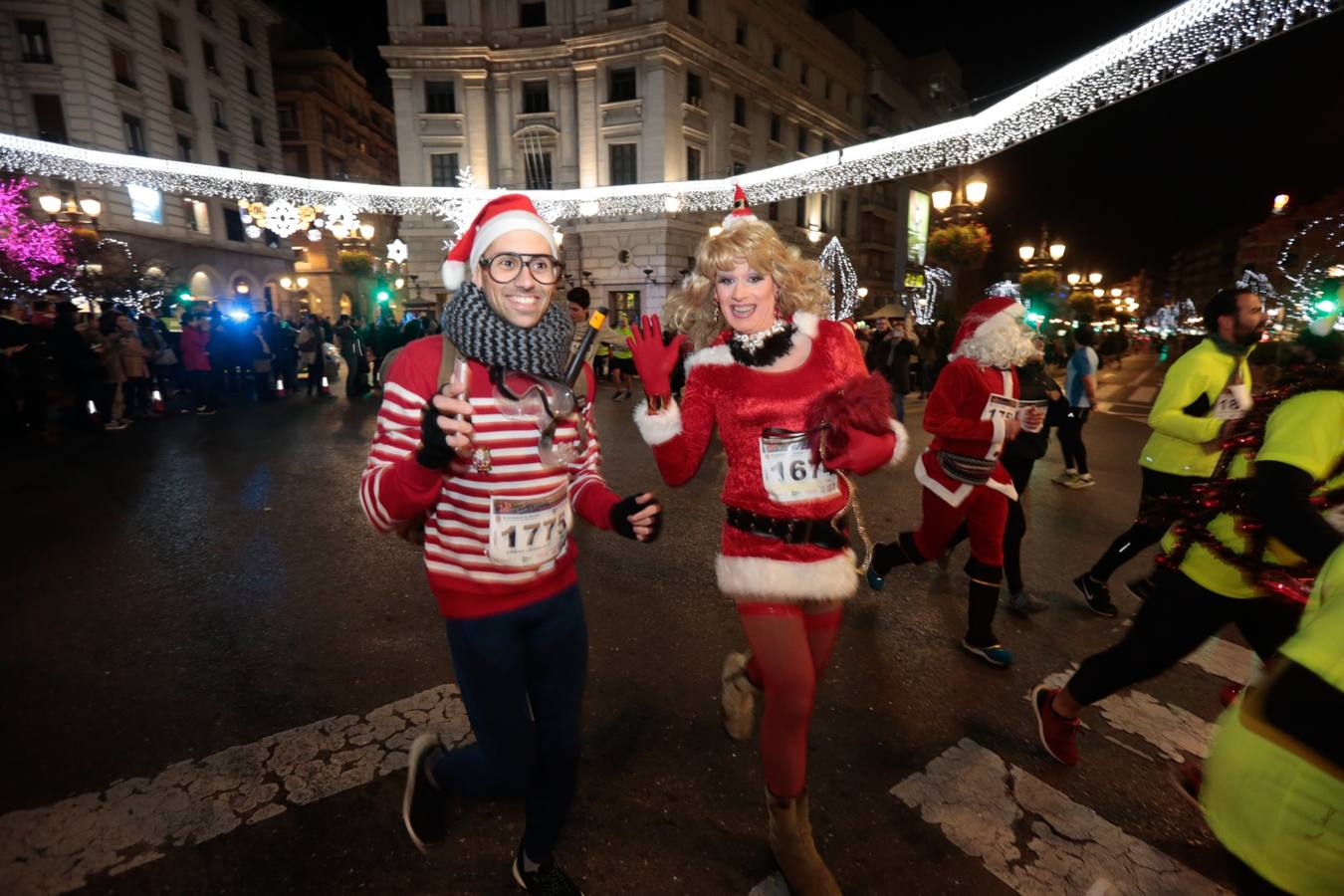 El centro de la capital se viste de fiesta para correr los 5 kilómetros de la XXVI Carrera Nocturna Solidaria