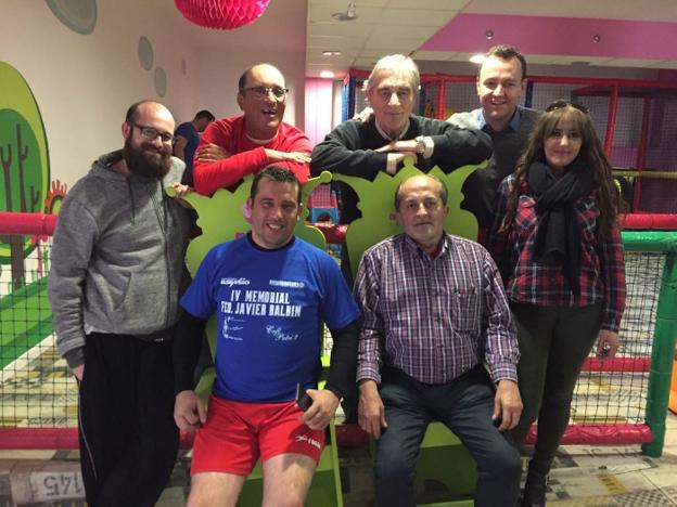 Víctor Hernández, Paco Sánchez, Díaz Casimiro, Kandy Ruiz y Rodríguez Medina, en la zona infantil de Macrobocatas.