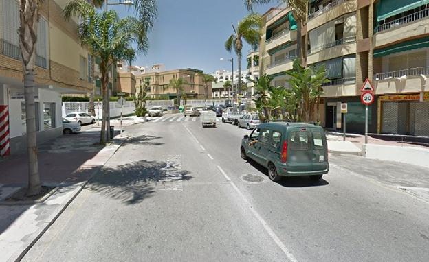 Sorprenden en Almuñécar a un conductor con documentos falsos y con un vehículo robado