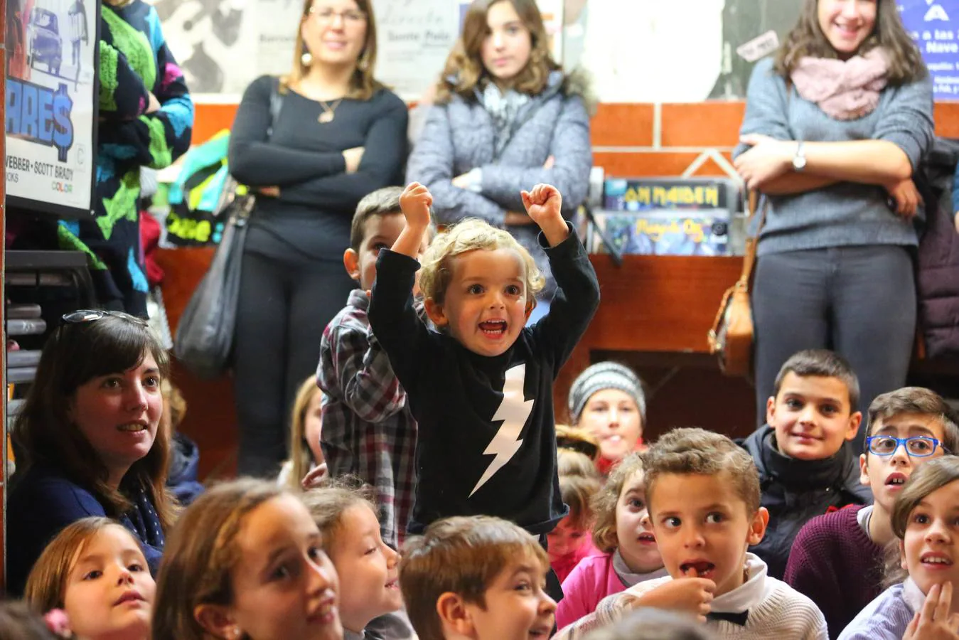 La banda Niños Mutantes celebró ayer su concierto solidario en la tienda de discos Bora Bora