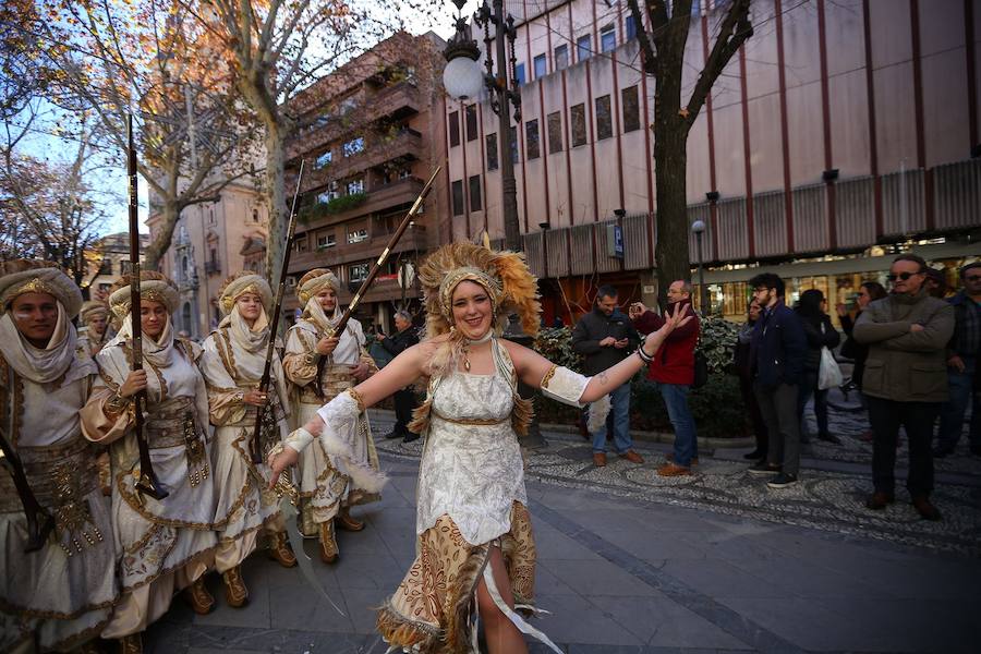 Escenifica tras el acto protocolario la rendición de Boabdil y la entrega de las llaves de la ciudad