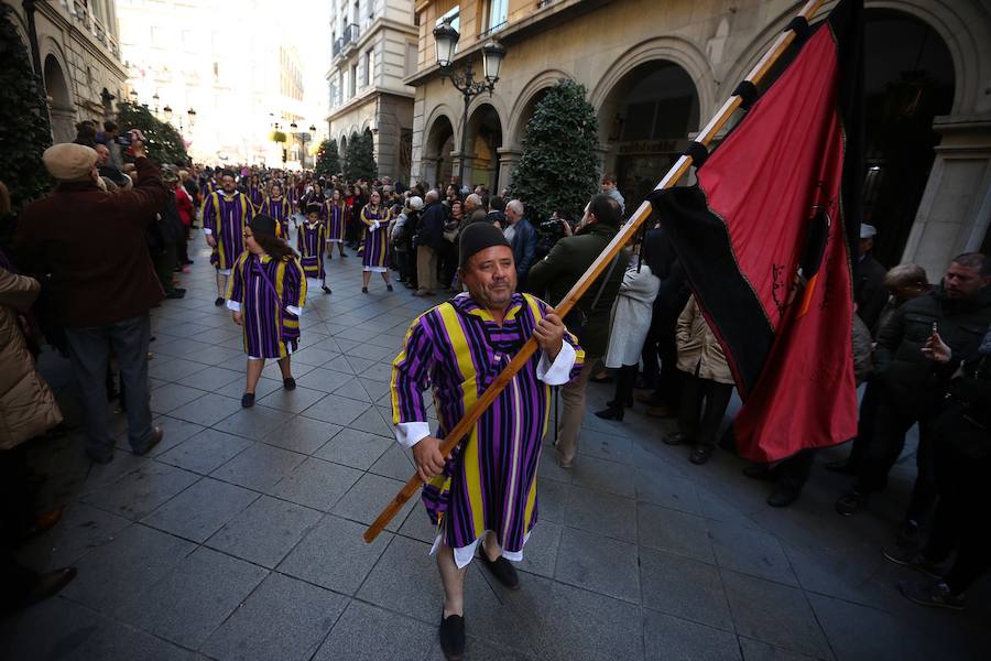 Escenifica tras el acto protocolario la rendición de Boabdil y la entrega de las llaves de la ciudad