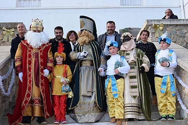 Sus Majestades pasean por Loja.