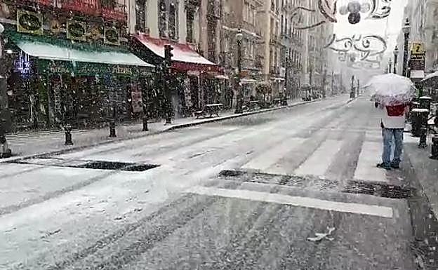 Problemas para circular en Granada por la nieve