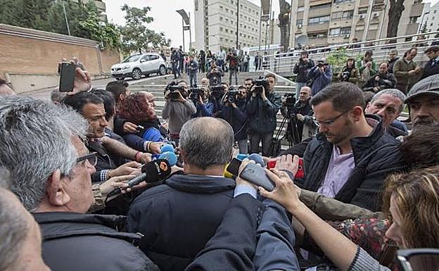 Foto de archivo de la 'Operación Nazarí'. Mayo 2016. En la imagen, el exalcalde de Granada, José Torres Hurtado, se dirige a los juzgados de la Caleta.