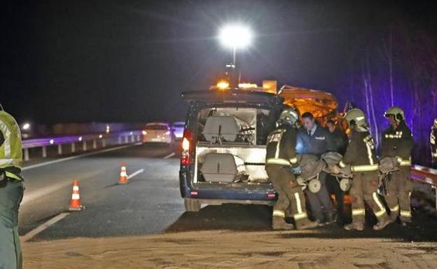 Tres fallecidos en una colisión frontal en la A-8 en Cantabria