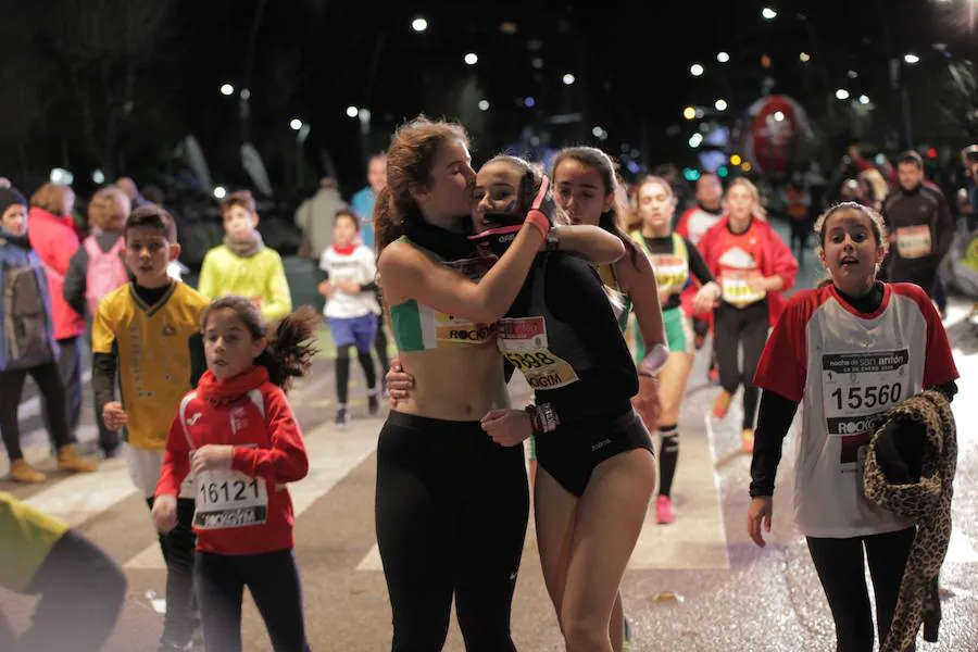  La XXXV edición de la Carrera Internacional Urbana Noche de San Antón volvió a contar con cerca de 10.000 corredores por las calles de la capital jienense