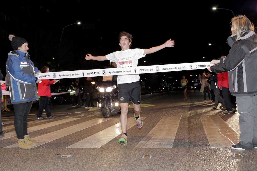  La XXXV edición de la Carrera Internacional Urbana Noche de San Antón volvió a contar con cerca de 10.000 corredores por las calles de la capital jienense