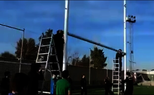 Los "peligrosos" trabajos que realizan los jugadores de rugby de Jaén para poder jugar