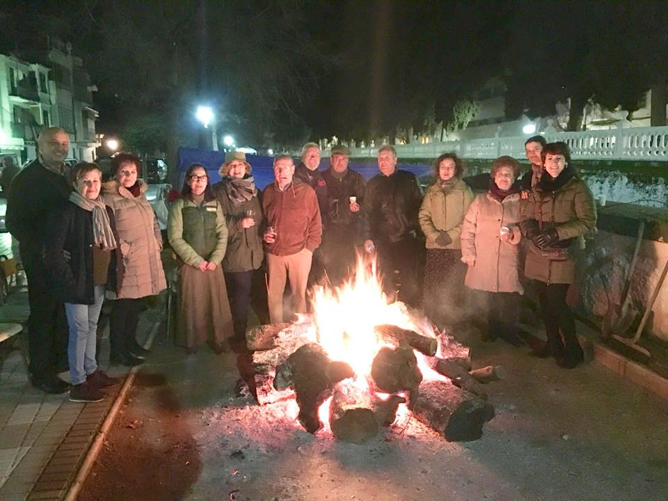 La localidad de la sierra celebró con hogueras y actos religiosos la festividad de su patrona, la Virgen de la Paz