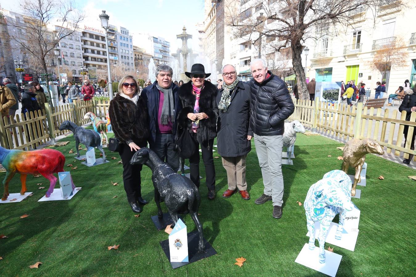 Exposición de más de 20 esculturas de fibra de vidrio en tamaño natural de corderos diseñadas por el escultor Miguel Moreno y decoradas por artistas, una muestra en Puerta Real