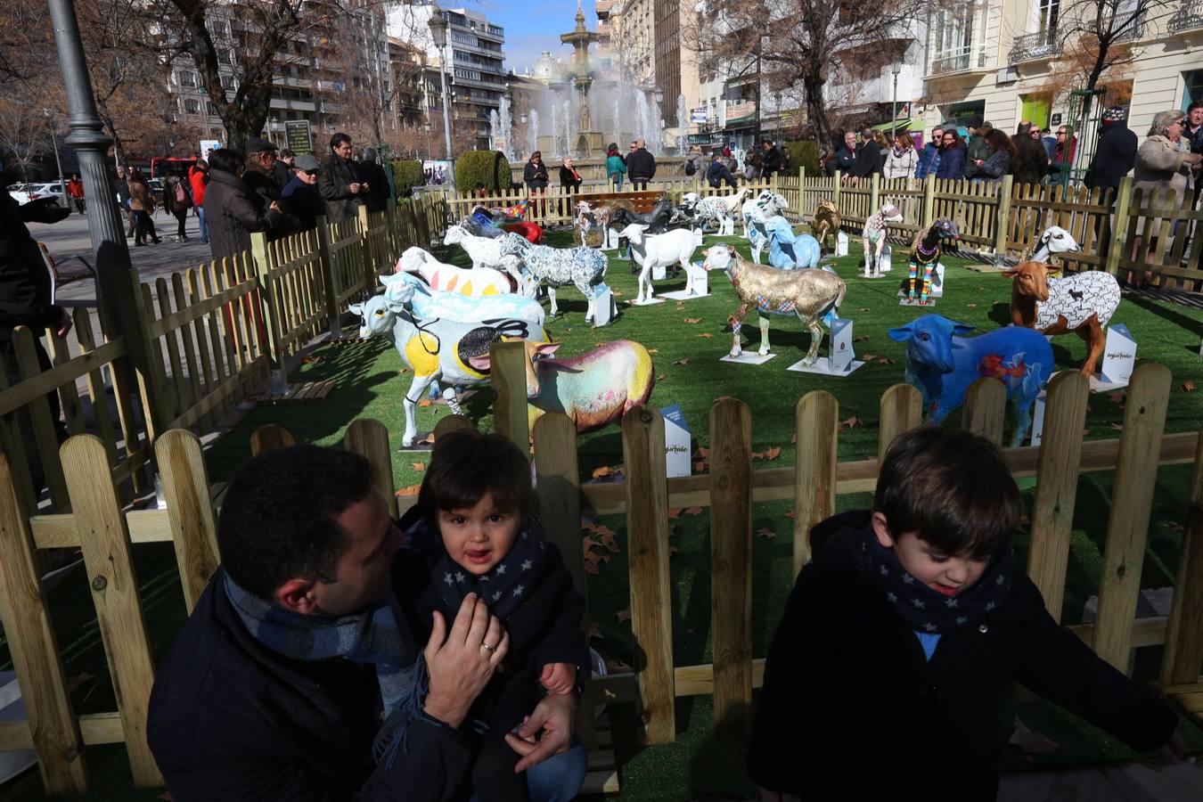 Exposición de más de 20 esculturas de fibra de vidrio en tamaño natural de corderos diseñadas por el escultor Miguel Moreno y decoradas por artistas, una muestra en Puerta Real