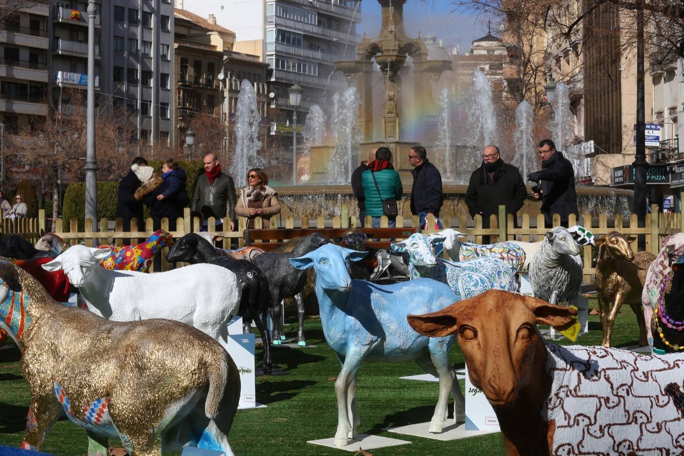 Exposición de más de 20 esculturas de fibra de vidrio en tamaño natural de corderos diseñadas por el escultor Miguel Moreno y decoradas por artistas, una muestra en Puerta Real