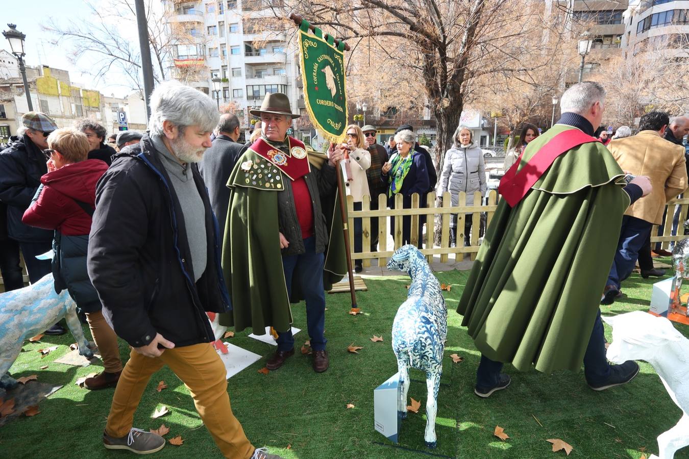 Exposición de más de 20 esculturas de fibra de vidrio en tamaño natural de corderos diseñadas por el escultor Miguel Moreno y decoradas por artistas, una muestra en Puerta Real