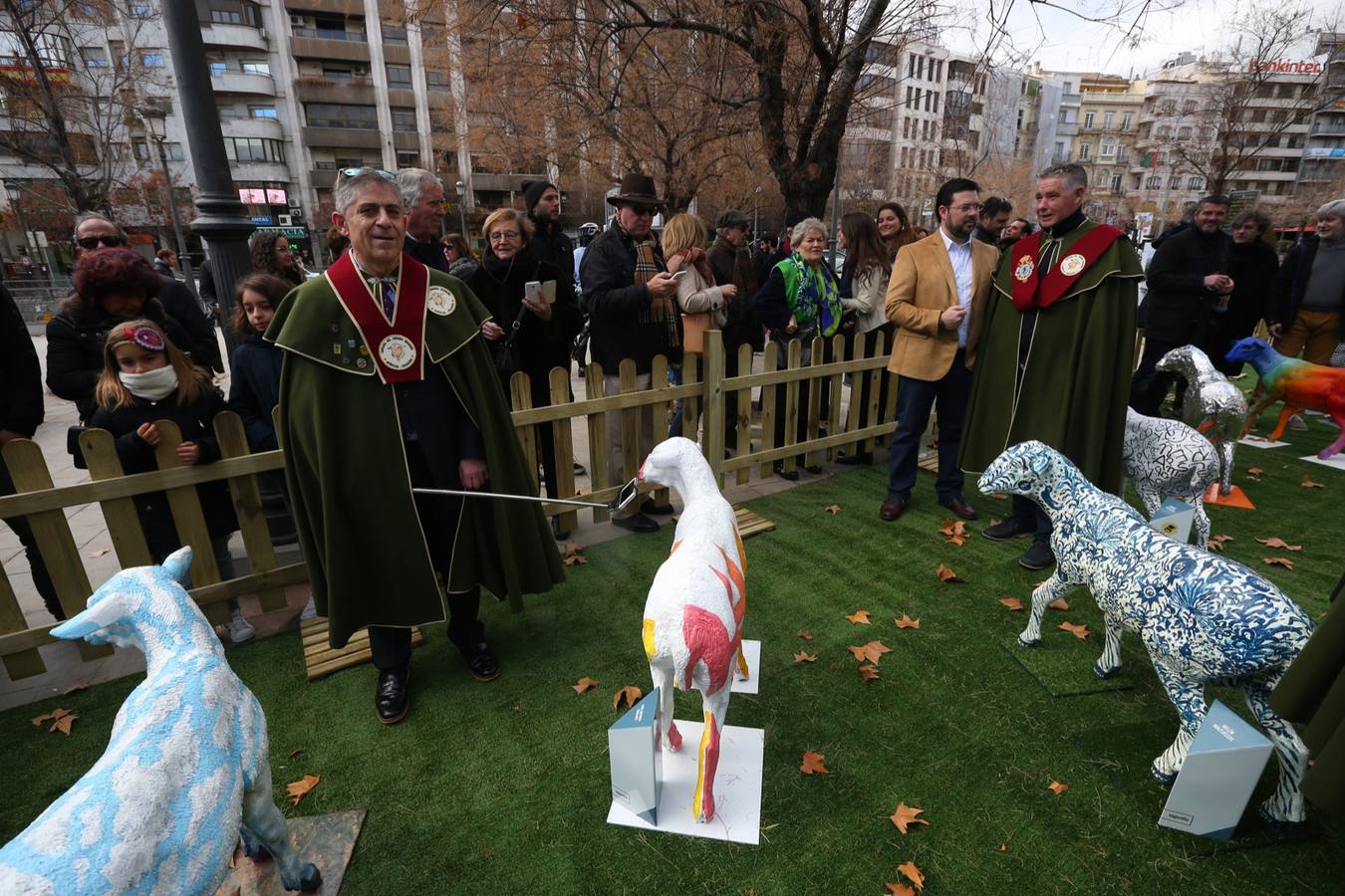 Exposición de más de 20 esculturas de fibra de vidrio en tamaño natural de corderos diseñadas por el escultor Miguel Moreno y decoradas por artistas, una muestra en Puerta Real