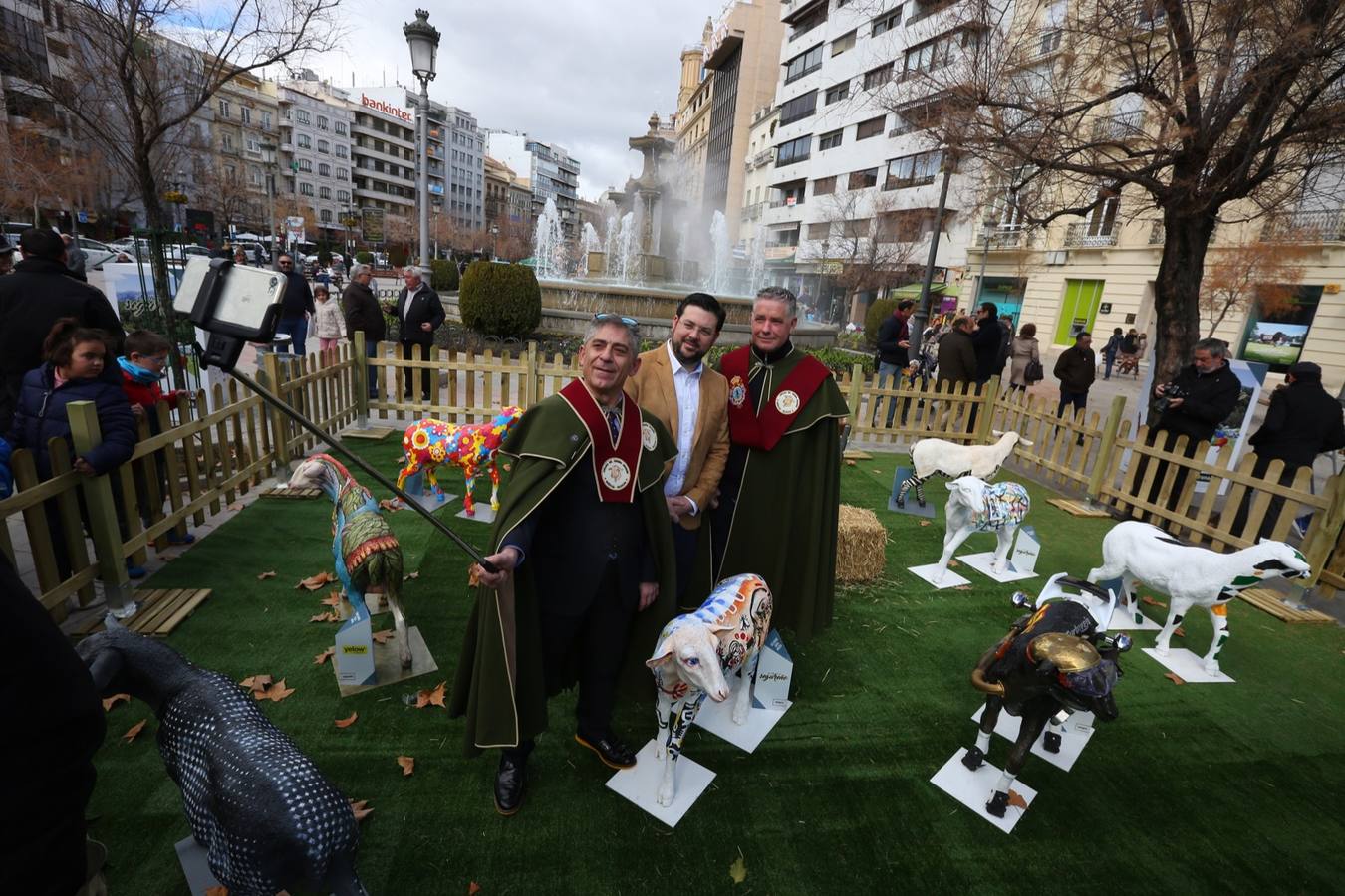 Exposición de más de 20 esculturas de fibra de vidrio en tamaño natural de corderos diseñadas por el escultor Miguel Moreno y decoradas por artistas, una muestra en Puerta Real