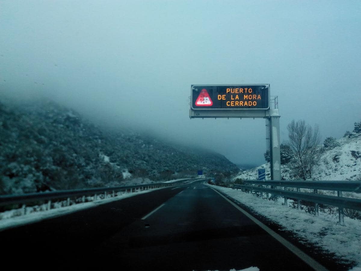 Cortes de carreteras y postales blancas tras un temporal de nieve