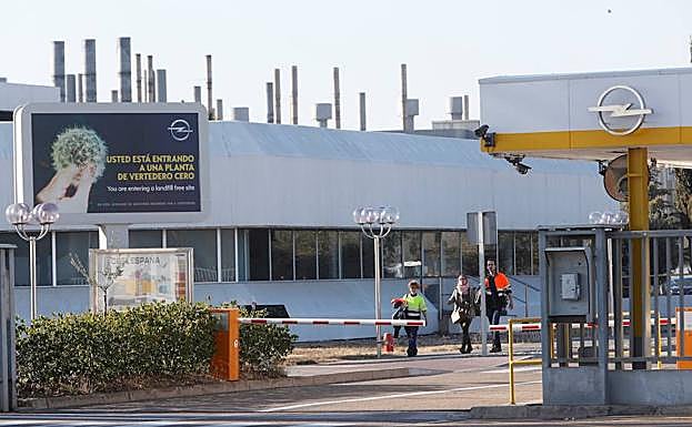 Entrada de la factoría de Opel en Figueruelas. 