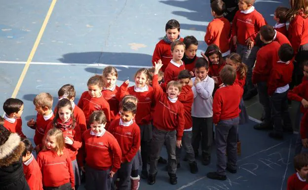 Los escolaes del colegio Caja Granada han celebrado hoy el día de la paz. 