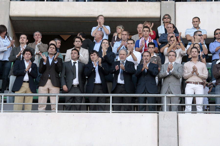 Ignacio Cuerva, Quique Pina, Gino Pozzo y Giampaolo Pozzo en el palco de Los Cármenes en el partido de Segunda B en el que el Granada CF goleó al Águilas por 7 goles a 1. 4 de octubre de 2009