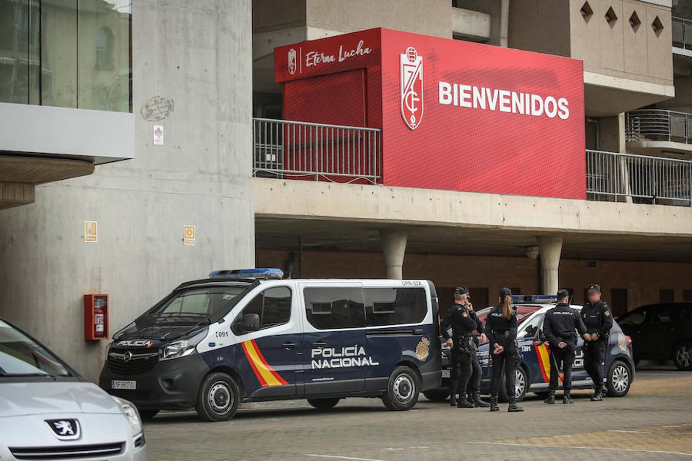 Esta actuación se ha producido en el marco de una operación por supuesto blanqueo de dinero procedente de fichajes del expresidente del club Quique Pina, que fue detenido esta mañana en Murcia