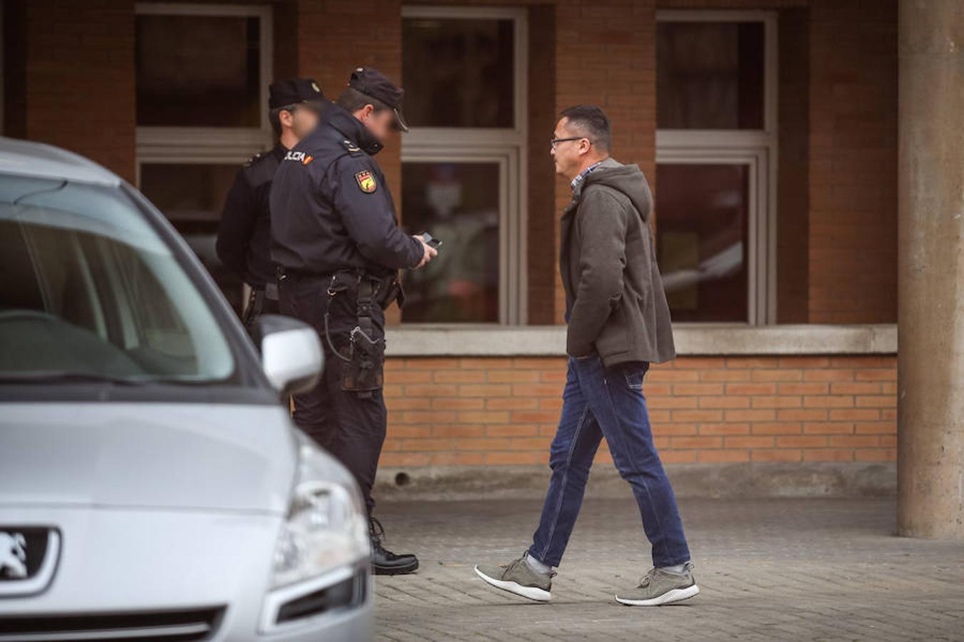 Esta actuación se ha producido en el marco de una operación por supuesto blanqueo de dinero procedente de fichajes del expresidente del club Quique Pina, que fue detenido esta mañana en Murcia