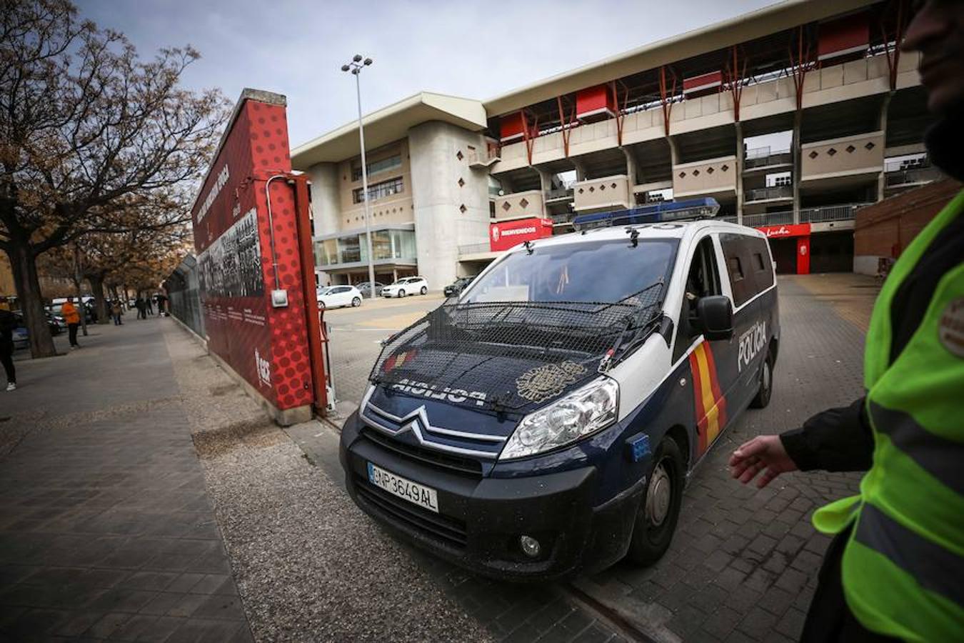 Esta actuación se ha producido en el marco de una operación por supuesto blanqueo de dinero procedente de fichajes del expresidente del club Quique Pina, que fue detenido esta mañana en Murcia