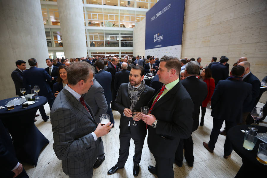 La Confederación de Empresarios celebra su cuarta década de vida con una jornada de trabajo y fiesta en la sede territorial del Bankia.