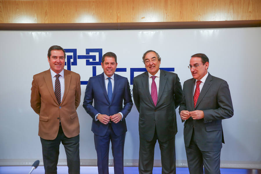 La Confederación de Empresarios celebra su cuarta década de vida con una jornada de trabajo y fiesta en la sede territorial del Bankia.