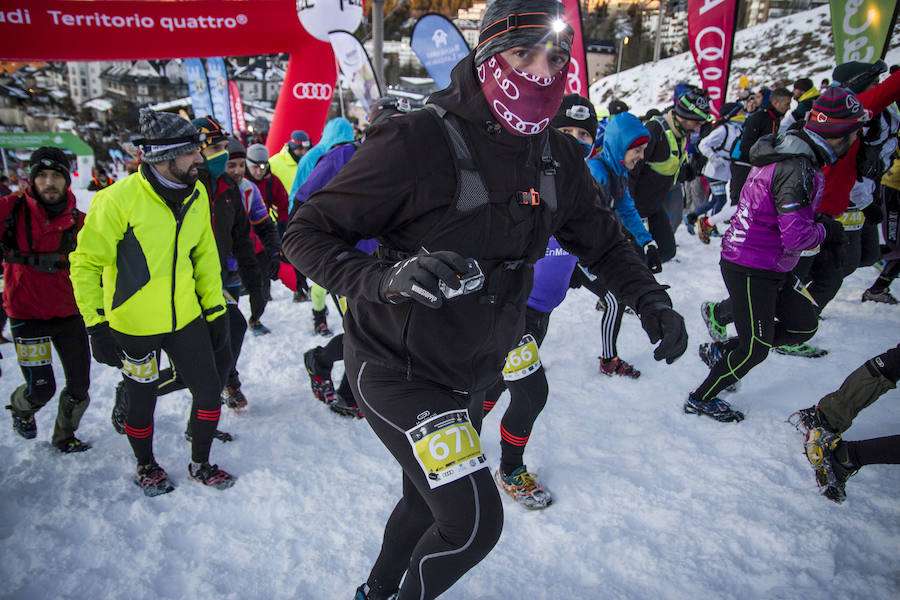 Ochocientos participantes han participado en el Campeonato de España de Snow Running. La prueba, que ha comenzado a las seis y media de la tarde en Pradollano, ha constado de doce kilómetros y medio y ha tenido un desnivel acumulado de más de novecientos metros. El evento se ha disputado simultáneamente con la actividad de esquí nocturno de los sábados en la pista de El Río. Un año más, el número de participantes ha vuelto a incrementarse y muy especialmente el apartado femenino, que ha contado con 128 corredoras