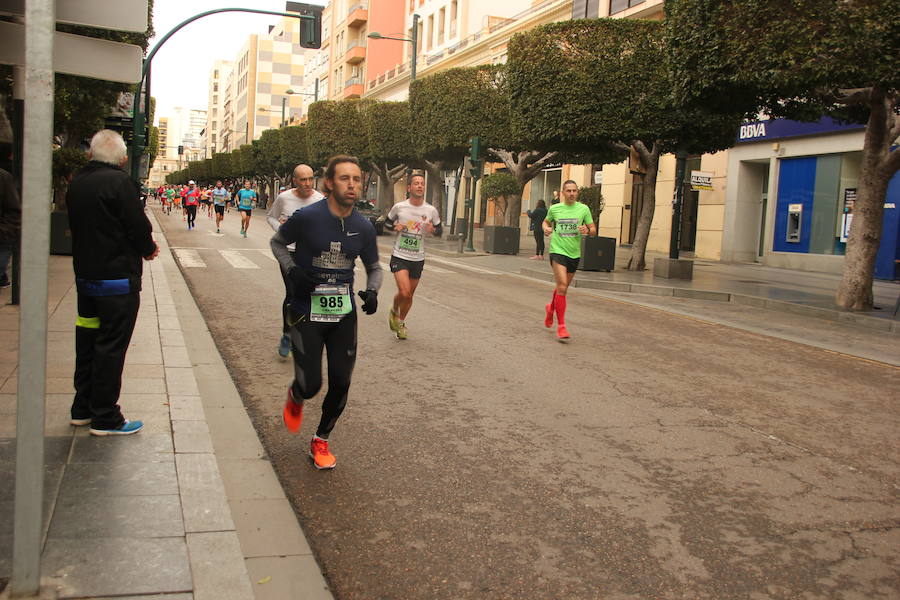 Han invertido 1 hora, 3 minutos y 30 segundos y 1.17:18, respectivamente, en recorrer los 21.097 metros en una prueba con más de 4.600 participantes