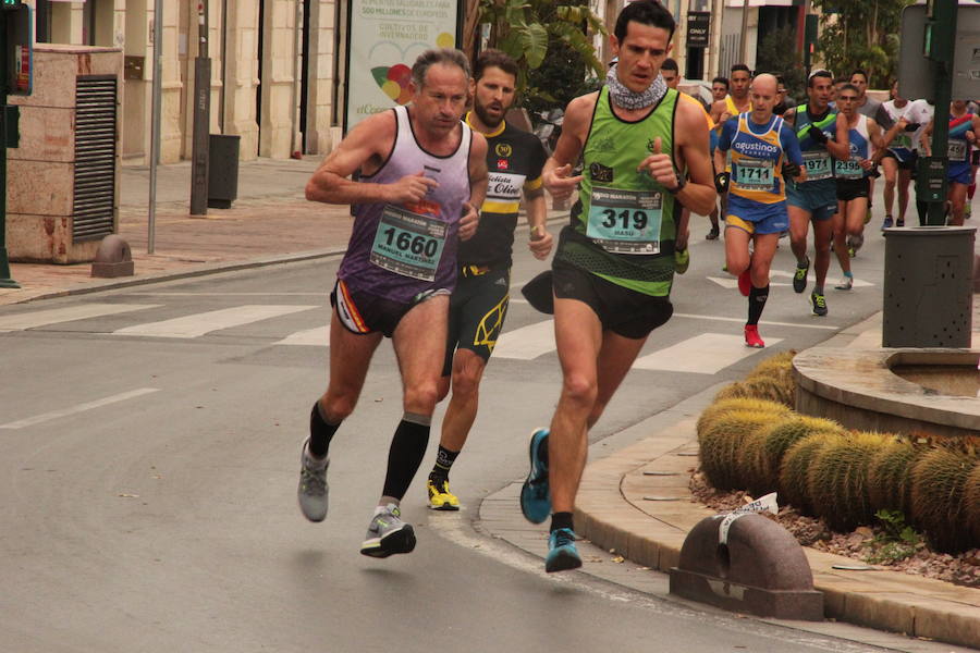 Han invertido 1 hora, 3 minutos y 30 segundos y 1.17:18, respectivamente, en recorrer los 21.097 metros en una prueba con más de 4.600 participantes