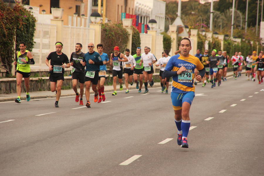 Han invertido 1 hora, 3 minutos y 30 segundos y 1.17:18, respectivamente, en recorrer los 21.097 metros en una prueba con más de 4.600 participantes