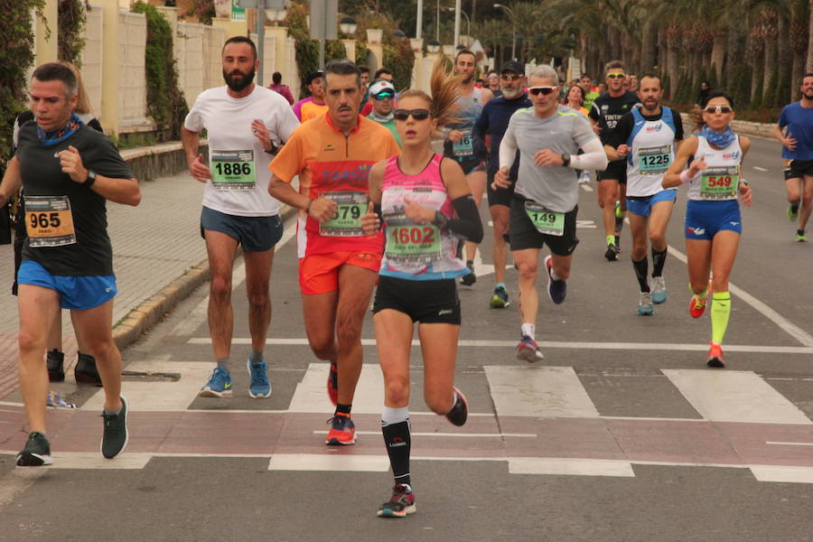 Han invertido 1 hora, 3 minutos y 30 segundos y 1.17:18, respectivamente, en recorrer los 21.097 metros en una prueba con más de 4.600 participantes