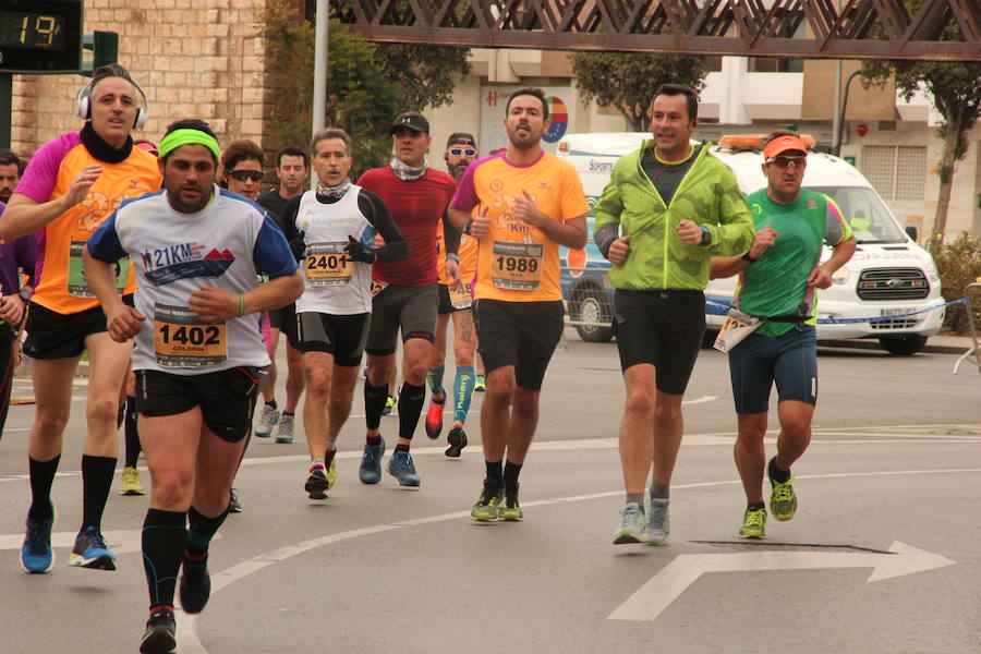 Han invertido 1 hora, 3 minutos y 30 segundos y 1.17:18, respectivamente, en recorrer los 21.097 metros en una prueba con más de 4.600 participantes