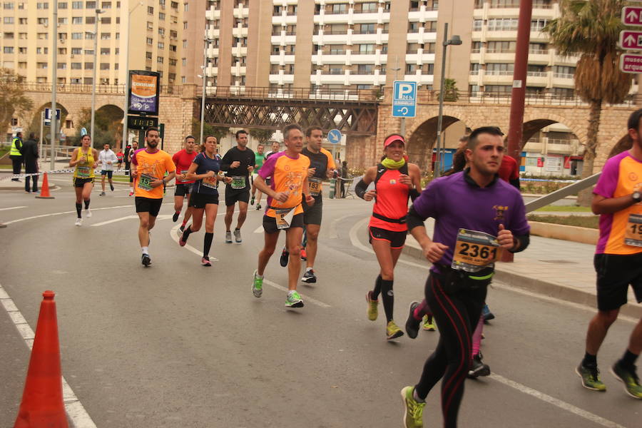 Han invertido 1 hora, 3 minutos y 30 segundos y 1.17:18, respectivamente, en recorrer los 21.097 metros en una prueba con más de 4.600 participantes