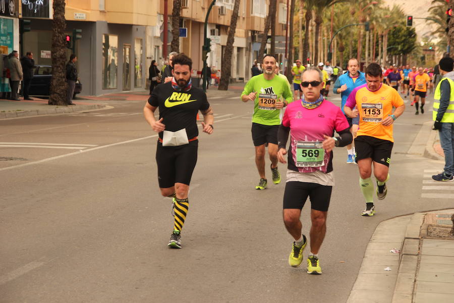 Han invertido 1 hora, 3 minutos y 30 segundos y 1.17:18, respectivamente, en recorrer los 21.097 metros en una prueba con más de 4.600 participantes