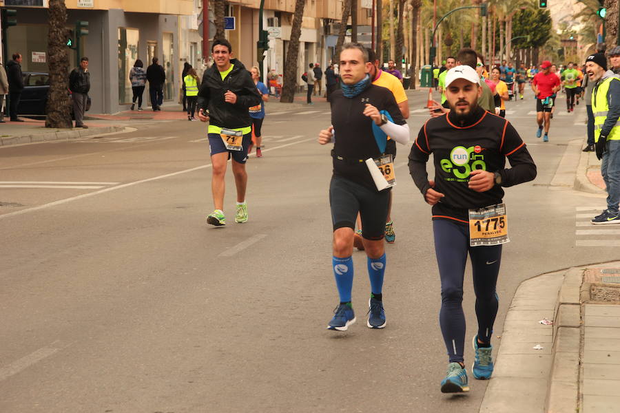 Han invertido 1 hora, 3 minutos y 30 segundos y 1.17:18, respectivamente, en recorrer los 21.097 metros en una prueba con más de 4.600 participantes