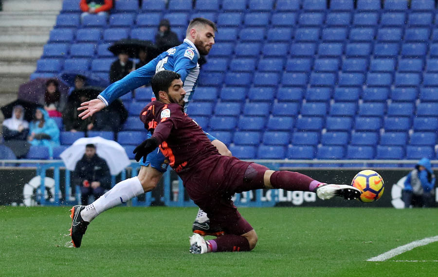 Espanyol y Barcelona empataron en un derbi de alta tensión (1-1). El cuadro blanquiazul se adelantó por medio de Gerard Moreno pero Gerard Piqué puso el empate de cabeza.