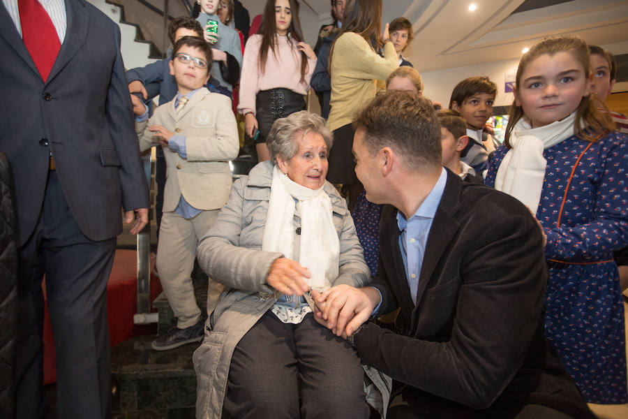 Lee cada día IDEAL, y sin gafas, y celebra el siglo rodeada del cariño y la admiración de su familia