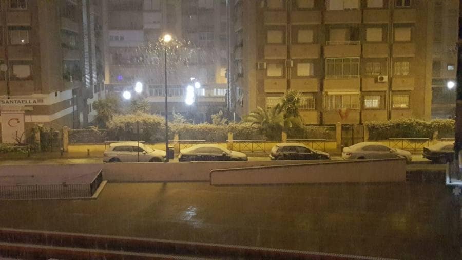 La nieve empieza a complicar la circulación en la A-92 por Loja y está cerrado el Puerto de la Mora