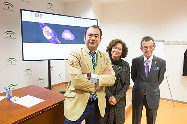 De izquierda a derecha, José Luis Gutiérrez, Pilar Aranda y José Luis García Puche. 