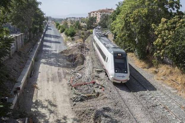 Fomento prevé el cambiador de ancho pero no hay trenes disponibles para los viajes a Almería