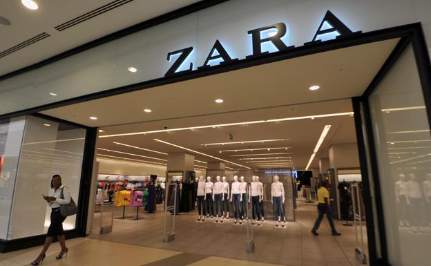 El famoso abrigo de Sara Carbonero que Zara tiene rebajado al 50%