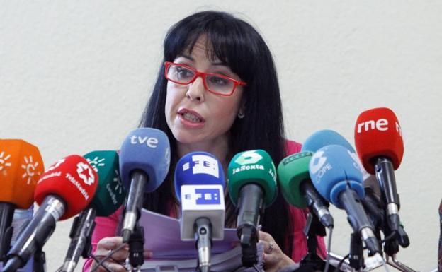 Isabel López durante la rueda de prensa.