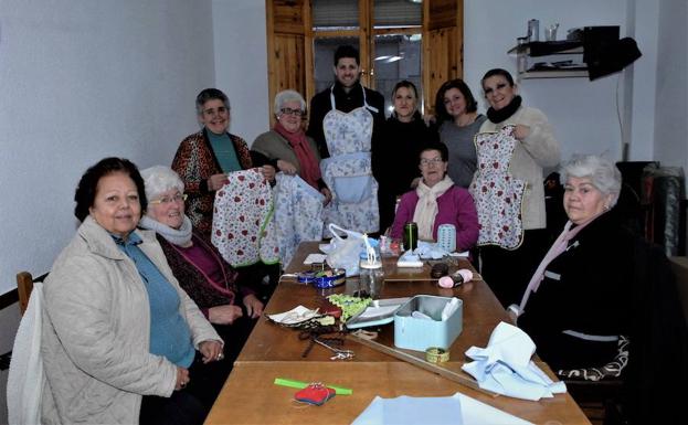 El Ayuntamiento de Lanjarón pone en marcha un taller de trabajos y manualidades para mujeres mayores