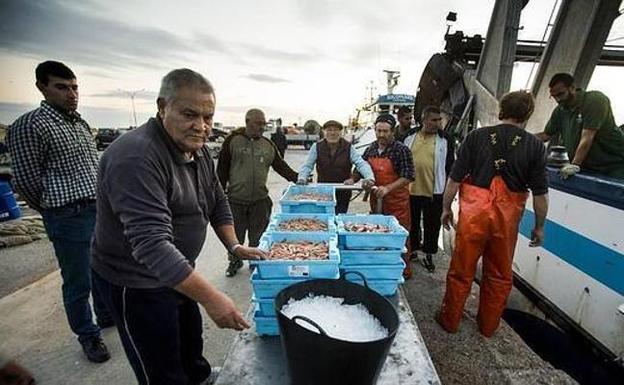 Los pescadores buscan inversores para poder gastar un millón de euros