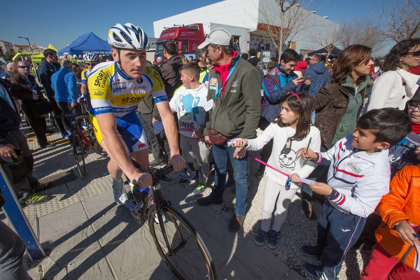 El holandés Wout Poels consigue la victoria en la llegada a Las Allanadas y se convirte en el nuevo líder de la ronda andaluza